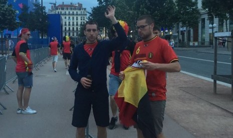 Pendukung timnas Belgia di Fan Zone Lyon.