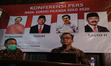 Peneliti dari Solo Raya Polling, Suwardi, memaparkan mengenai hasil survei Pilkada Solo tahun 2020. Survei tersebut menunjukkan elektabilitas putra sulung Presiden Joko Widodo, Gibran Rakabuming Raka, naik signifikan mencapai 307 persen