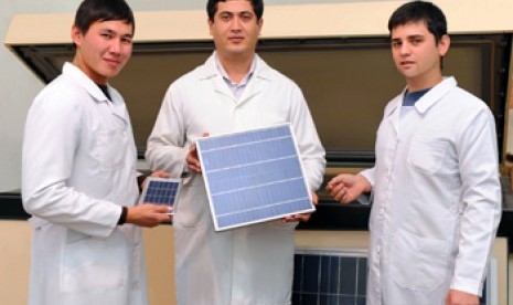 Peneliti di Uzbekistan’s Academy of Sciences tunjukkan karya terbaru solar panel (ilustrasi)