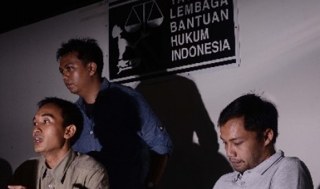 Peneliti Indonesia Corruption Watch, Donald Fariz (kanan).