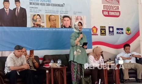 Peneliti senior Pusat Penelitian Politik LIPI, Siti Zuhro  dalam sebuah diskusi di Sekretariat Nasional Prabowo-Sandi, Menteng,  Jakarta Pusat, Selasa (26/6).