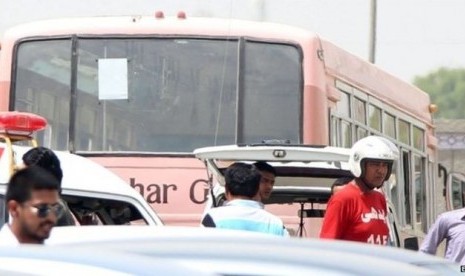  Sebanyak 18 orang yang selamat dari banjir Pakistan, termasuk delapan anak-anak dan sembilan perempuan, meninggal dunia dalam kecelakaan bus 