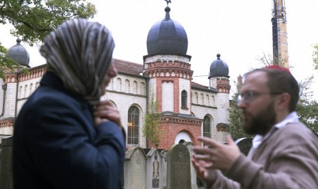 Penembakan yang menewaskan dua orang terjadi di sinagoge di Halle, Jerman, Kamis (10/10). 