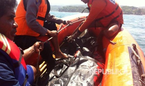 Penemuan korban tenggelam di pantai Rancabuaya, Garut pada Jumat, (19/5) pukul 11.30 WIB atas nama Syaefullah. P