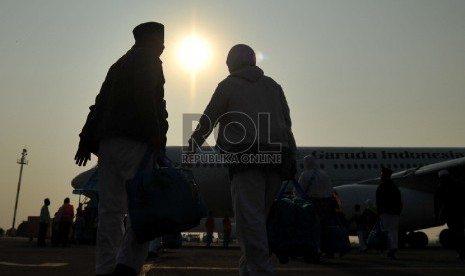 Penerbangan haji tak selalu mudah bagi jamaah, terutama karena faktor jamaah haji yang sudah berumur, salah satu risiko yang mengancam adalah jetlag atau mabuk pascaterbang.