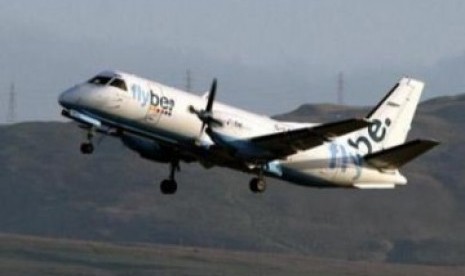 Penerbangan pertama dari Bandara Glasgow. Sebuah pesawat milik maskapai Flybe lepas landas menuju Stornoway, pada pukul 7.15 waktu setempat.