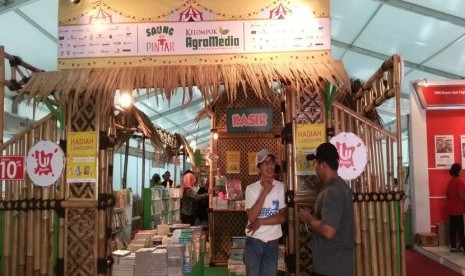 Penerbit Kelompok Agromedia tampil dengan jumlah stan terbanyak di Jakbook Ikapi DKI 2015. Penerbit tersebut memberikan diskon 30-50 persen.