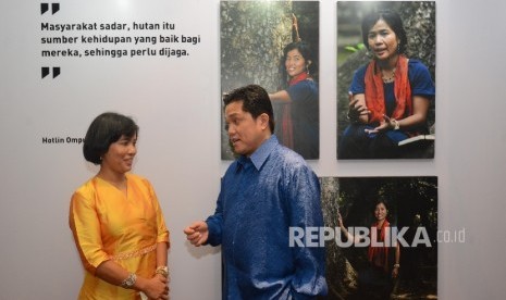 Penerima tokoh perubahan Hotlin Ompungsunggu saat acara malam penganugerahan Tokoh Perubahan Republika 2015 di Jakarta, Senin (21/3) malam. 