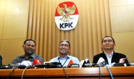 KPK's deputy chairman, Adnan Pandu Praja (right), during a press conference on Wednesday