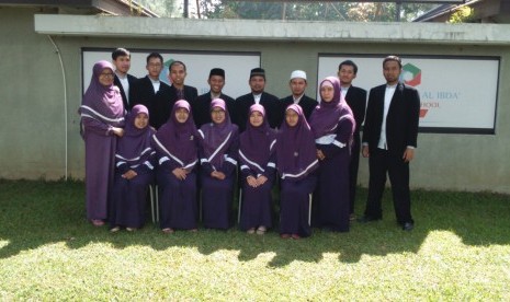 Pengajar Pesantren Al-Ibda