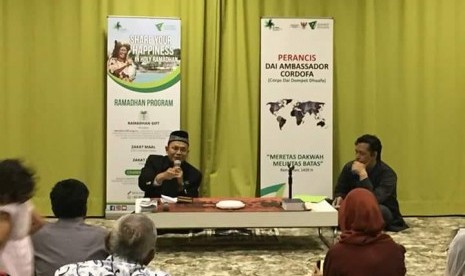 Pengajian Komunitas Muslim Indonesia di Paris, Prancis.