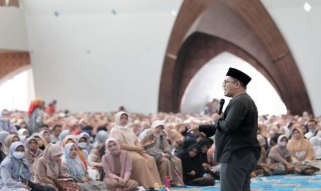 Pengajian Majelis Taklim Pakuan Juara (Insan Kamil), Masjid Al Jabbar, Gedebage Kota Bandung Ahad 15 Januari 2023.  Gubernur Jabar sebut Masjid Raya Al Jabbar makin aktif dipakai untuk majelis taklim.