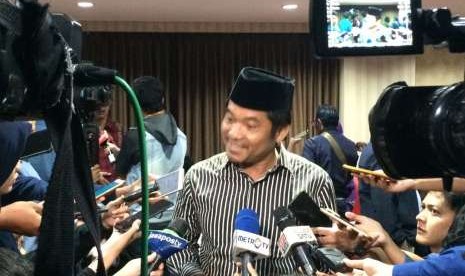 Pengamat politik Lingkar Madani (Lima) Ray Rangkuti saat berbicara kepada wartawan di Jakarta, Ahad (2/9).