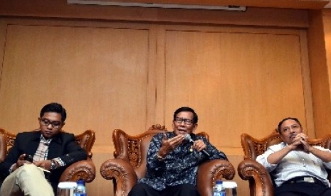 Pengamat politik LIPI Indria Samego (kiri).