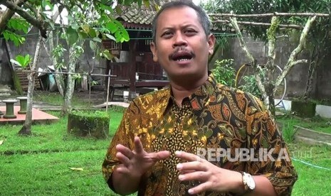 Pengamat Politik Undip, Teguh Yuwono, dalam sesi wawancara, Jumat (12/1). 