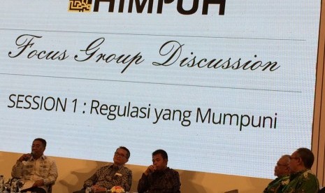 Pengamat Timur Tengah Ikhwanul Kiram Mashuri menyampaikan pemaparan di Muker Himpuh, di Surabaya (10/10).