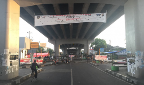 Pengamat transportasi mengatakan penutupan perlintasan mestinya dibarengi dengan penyediaan jalur bagi pengguna sepeda.