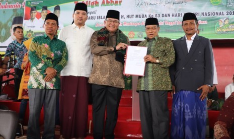 Penganugerahan Bupati Muba Dodi Reza sebagai Bapak Santri Millenial Muba. (Foto: Humas Pemkab Muba)