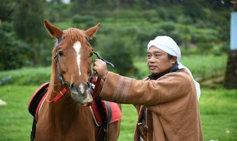 Pengasuh Pondok Pesantren Alif Baa Banjarnegara, Khayatul Makki meyakini Indonesia dapat memainkan peran penting sebagai tuan rumah perhelatan akbar KTT G20 