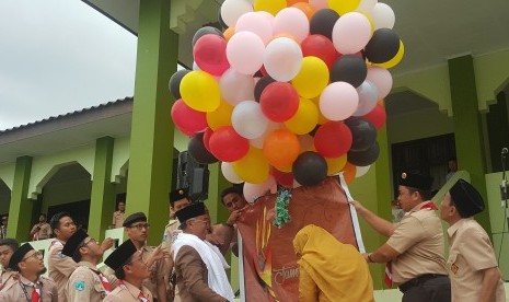 Pengasuh Pondok Pesantren Daar el-Qolam, KH Ahmad Syahiduddin membuka jambore antarpesantren se-Jawa dan Sumatera, Senin (15/1). 