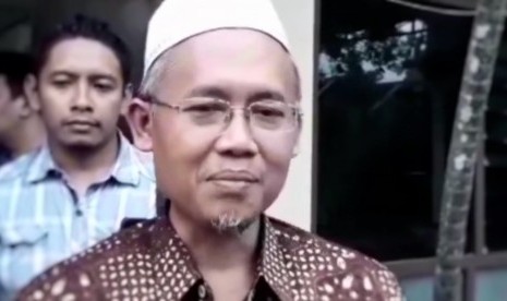 Pengasuh Pondok Pesantren Nurul Ummah, KH Munir Syafa'at