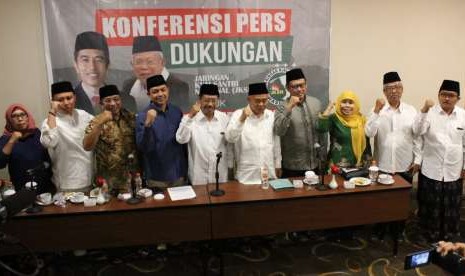 Pengasuh Pondok Pesantren (Ponpes) Amanatul Ummah, Pacet, Kabupaten Mojokerto, KH. Asep Saifuddin Chalim membentuk Jaringan Kiai Santri Nasional (JKSN) untuk mendukung Jokowi-Maruf di Pilpres 2019