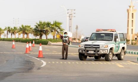 Pengawasan lockdown di Arab Saudi. Kementerian Kesehatan Arab Saudi menyebut dalam 24 jam terakhir, ada lonjakan tajam kasus Covid-19 dimana terdapat 2.840 kasus baru.