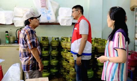 Pengeceekan dan monitoring yang dilakukan tim Pertamina Patra Niaga Regional Jawa Bagian Tengah (JBT) di salah satu pangkalan elpiji resmi Pertamina, di Jawa Tengah, Jumat (28/7). 