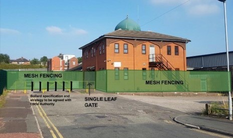 Pengelola Masjid Al Momineen di Blackburn, Inggris akan membangun pagar setelah masjid kerap jadi sasaran perusakan dan pencurian.