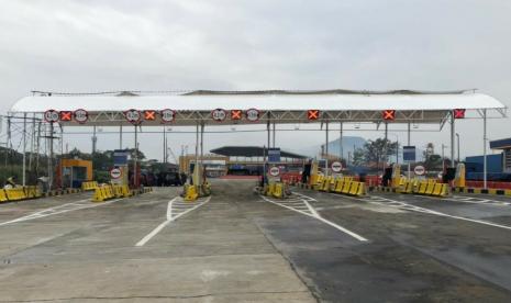 Pengelola Tol Padaleunyi, Jasa Marga Metropolitan Tollroad akan mengoperasikan gerbang tol (GT) sementara akses keluar Tol Cileunyi. Kebijakan tersebut dilakukan imbas dari pembangunan Interchange (IC) Cileunyi yang menghubungkan Tol Padaleunyi dan Tol Cisumdawu.