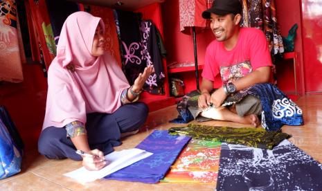 Pengembangan batik Wakaroros berawal pada 2008 melalui pembinaan terhadap perajin batik yang sudah ada.