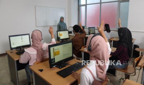 Pengembangan dosen UBSI menjadi aspek krusial demi menciptakan atmosfer akademik yang unggul.