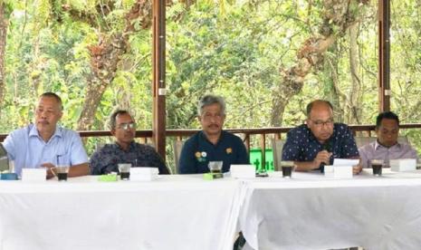 Pengembangan petani milenial dan wirausaha muda pertanian terus digenjot Kementerian Pertanian RI untuk akselerasi program dengan pemerintah daerah, khususnya Youth Enterpreneurship And Employment Support Services Programme (YESS) oleh Polbangtan Malang selaku Provincial Project Implementation Unit (PPIU) di Provinsi Jawa Timur pada Jumat (5/8).