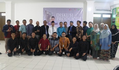 Pengembangan Sumber Belajar SMART Ekselensia Indonesia  mengadakan Diskusi Produktif Pendidikan bersama Dr Agus Purwanto.