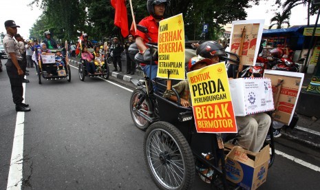 Pengemudi becak motor (bentor) 