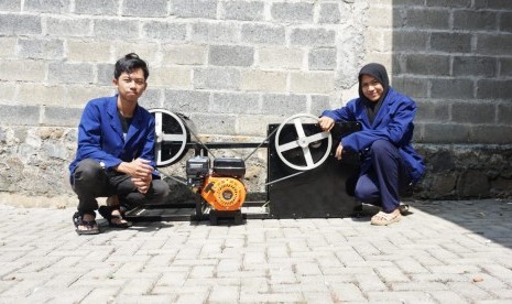 Pengenalan Automatic Flash Machine Maker of Emping (Amping) ciptaan mahasiswa-mahasiswa Fakultas Teknik Universitas Negeri Yogyakarta (UNY).