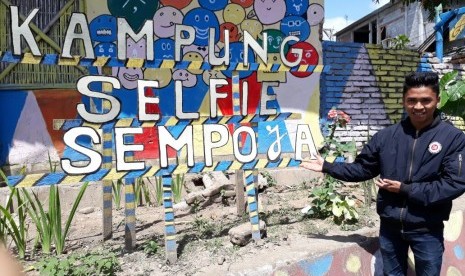 Penggagas Kampung Selfie Sempoja, Aziz Suhadi.