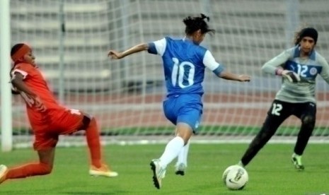 Penggawa tim sepak bola wanita India, Sasmita Malik (10).