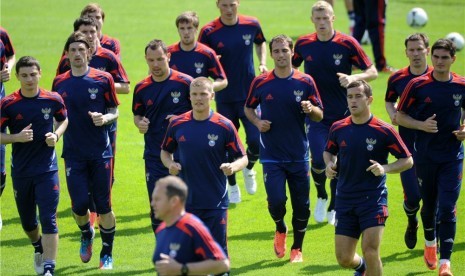 Penggawa timnas Rusia lari bersama saat mengikuti sesi pemusatan pelatihan di Moskow, Rusia, Ahad (20/5) jelang perhelatan Piala Eropa 2012 Polandia-Ukraina.  