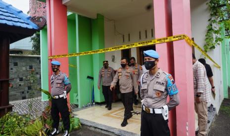 Penggebrekan judi online di di Desa/Kecamatan Bojongsari, Kabupaten Purbalingga oleh Ditreskrimum Polda Jateng bersama Polres Purbalingga, Sabtu (20/8/22). 