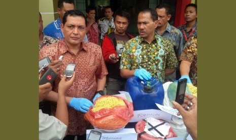 penggerebekan mie berformalin