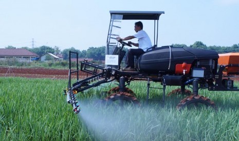 Penggunaan alat dan mesin pertanian oleh petani