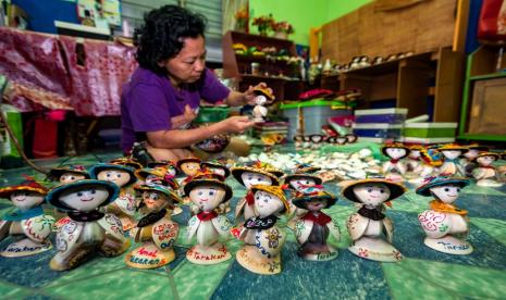 Penggunaan dana hasil sustainability bond BRI juga mampu mendukung pencapaian tujuan pembangunan berkelanjutan (SDGs), antara lain untuk menciptakan pekerjaan layak dan pertumbuhan ekonomi (decent work & economic growth), mengurangi kesenjangan (reduce inequalities), serta kota dan komunitas berkelanjutan (sustainable cities and communities)