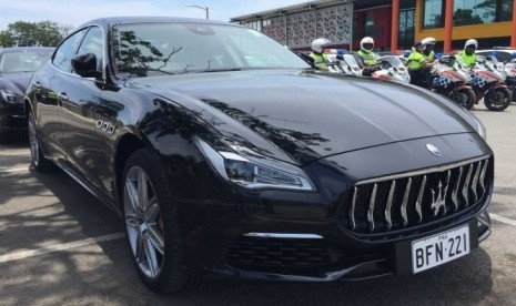 Penggunaan mobil mewah Maserati di KTT APEC di Port Moresby banyak dikritik karena masih miskinnya negara tersebut. 