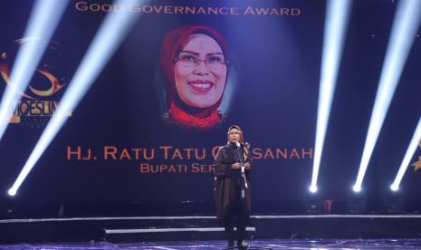 Penghargaan demi penghargaan terus diterima Bupati Serang Ratu Tatu Chasanah pada akhir tahun ini. Terakhir, bupati perempuan pertama Kabupaten Serang ini meraih penghargaan Moeslim Choice Award kategori Good Governance dari Moeslim Choice Network yang digelar di Auditorium TVRI, Jakarta, Senin (21/12) malam. 