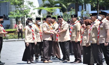 Penghargaan lencana darma bakti gerakan Pramuka diterima Wali Kota Sukabumi Achmad Fahmi sekaligus Ketua Mabicab Gerakan Pramuka Kota Sukabumi. Hal tersebut diberikan karena sosok tersebut berkontribusi pada pembinaan dan pengembangan gerakan Pramuka.