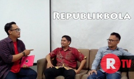 Pengisi dan pembawa acara Republikbola Seies di republika.co.id