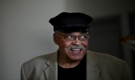 Pengisi suara Darth Vader, James Earl Jones. Dalam rekaman wawancara yang kembali muncul, Jones mengungkap honornya di Star Wars: A New Hope pada 1977.