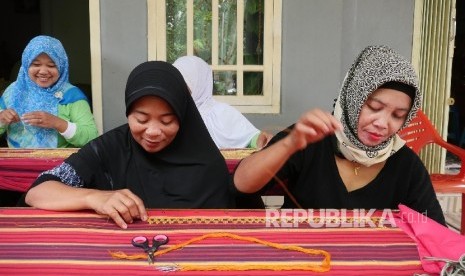 Tapis Lampung produced by local artists of Sumber Rejo village, Batanghari District, East Lampung.