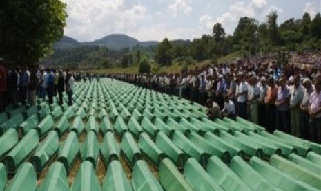 Penguburan korban pembantaian muslim Srebrenica 1995